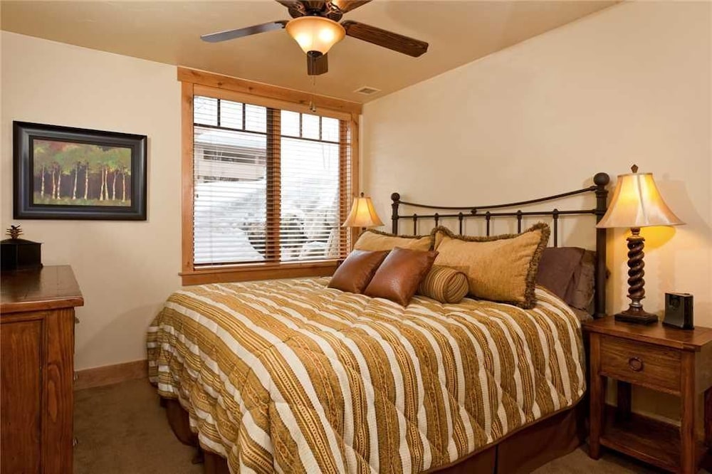 Condo, 1 King Bed with Sofa bed (6117 Bear Lodge, Trappeur's Crossing) photo 1