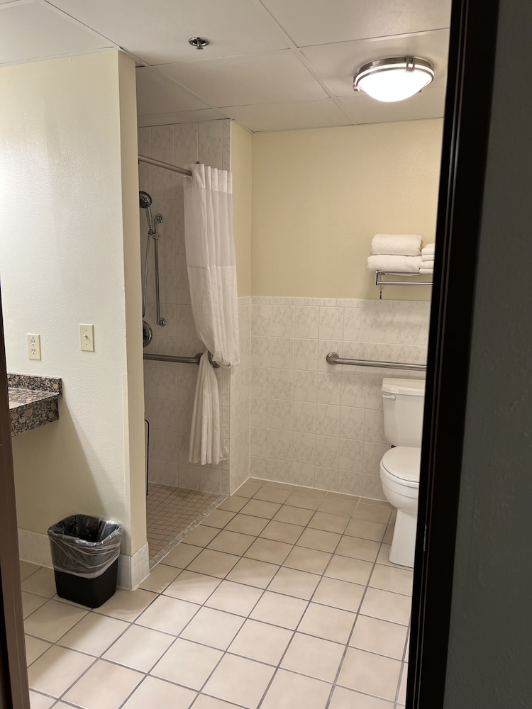 Room, 2 Queen Beds, Accessible, Non Smoking photo 2