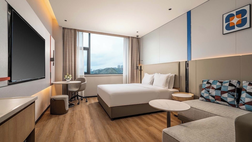 1 King Standard High Floor