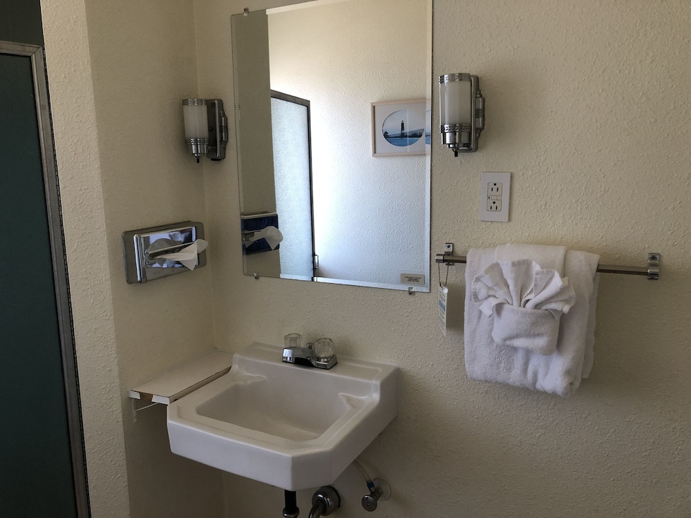 Standard Single Room, 1 King Bed - Photo 16