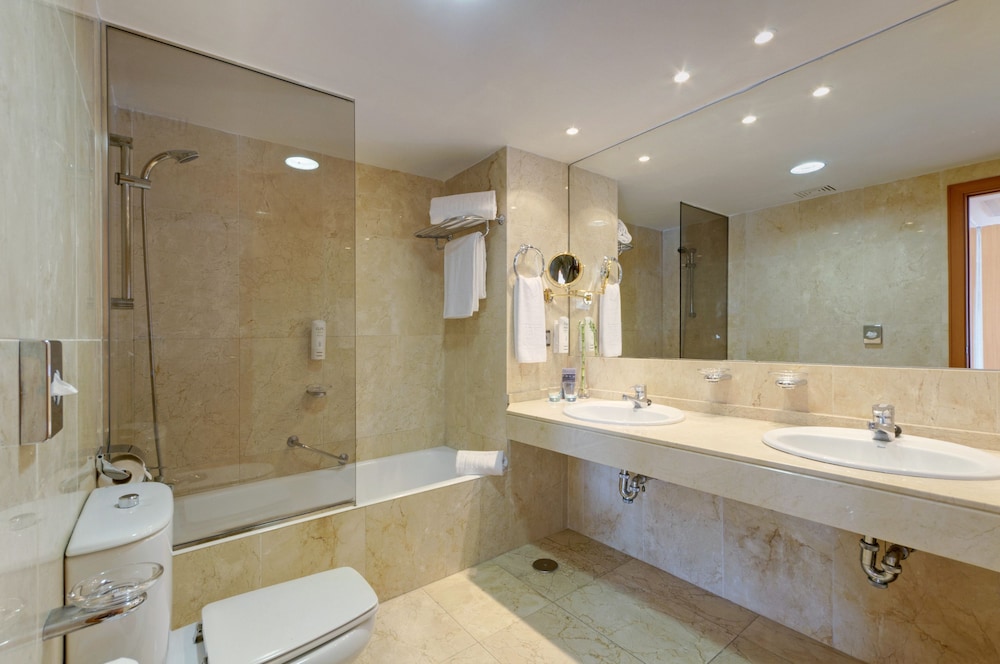 Single Room thumbnail 6