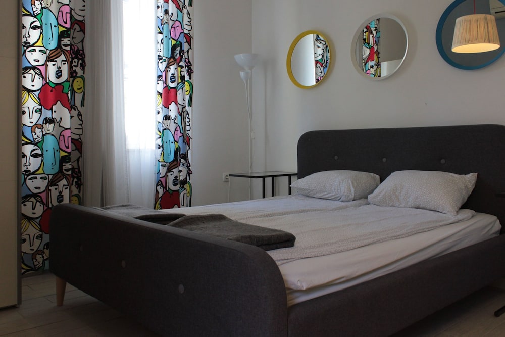 Superior Studio, 1 Queen Bed, Patio