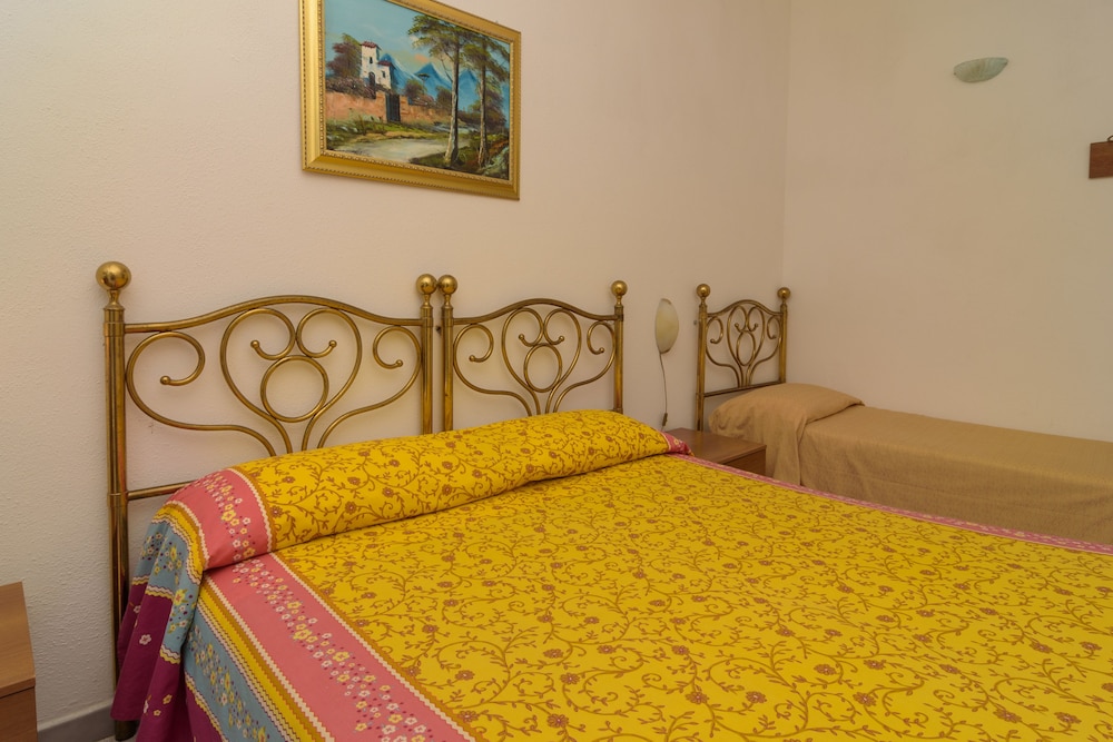 Triple Room - Photo 12