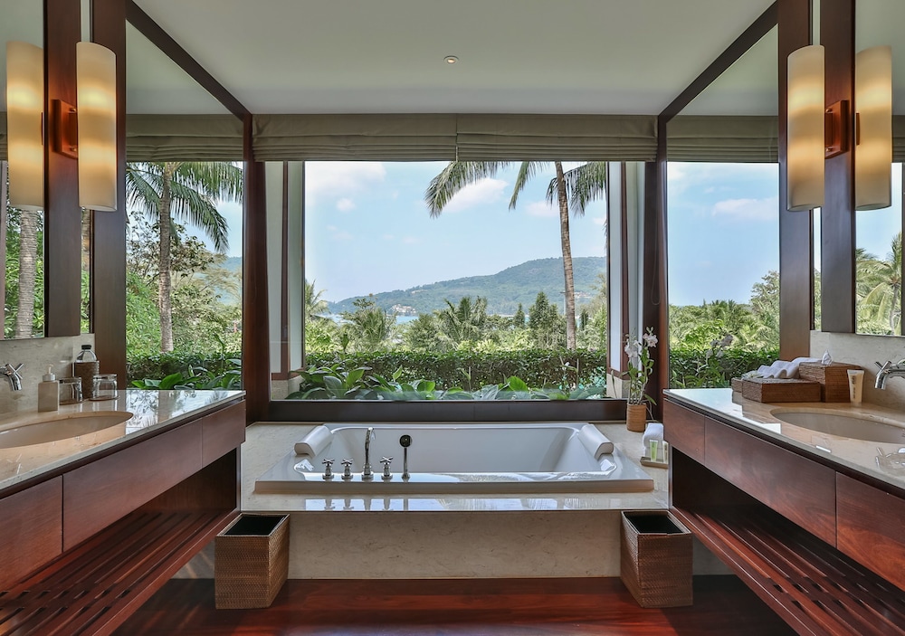 6-Bedroom Villa photo 3