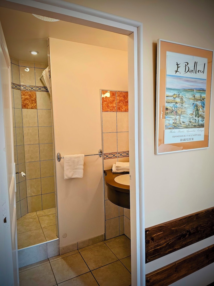 Standard Double Room, City View photo 3