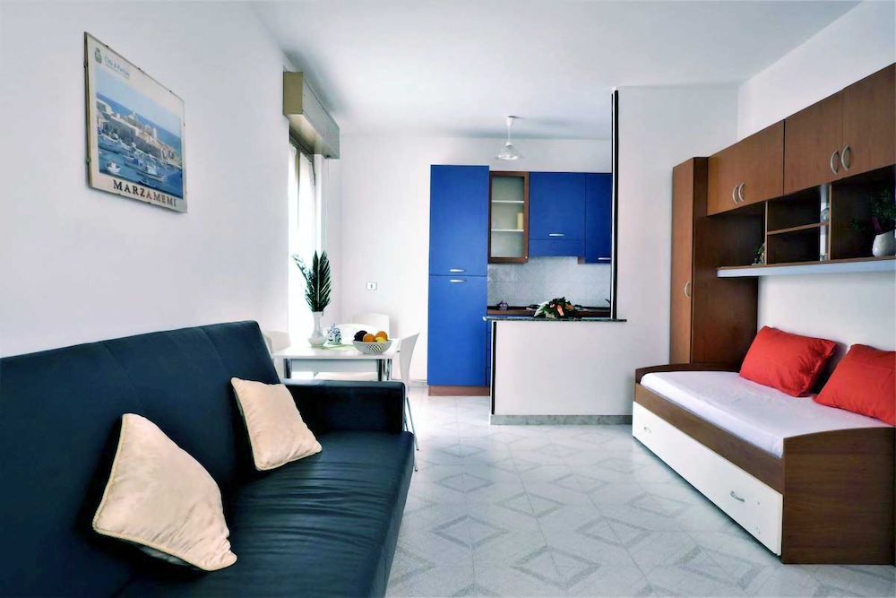 Classic Condo, 2 Bedrooms photo 3