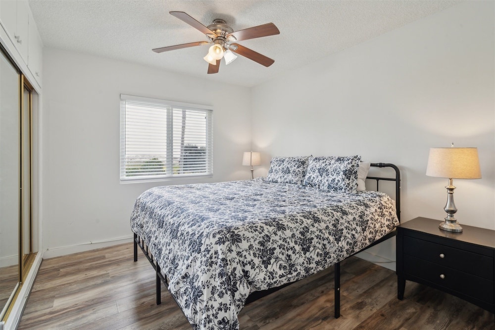 Condo, 2 Bedrooms photo 2