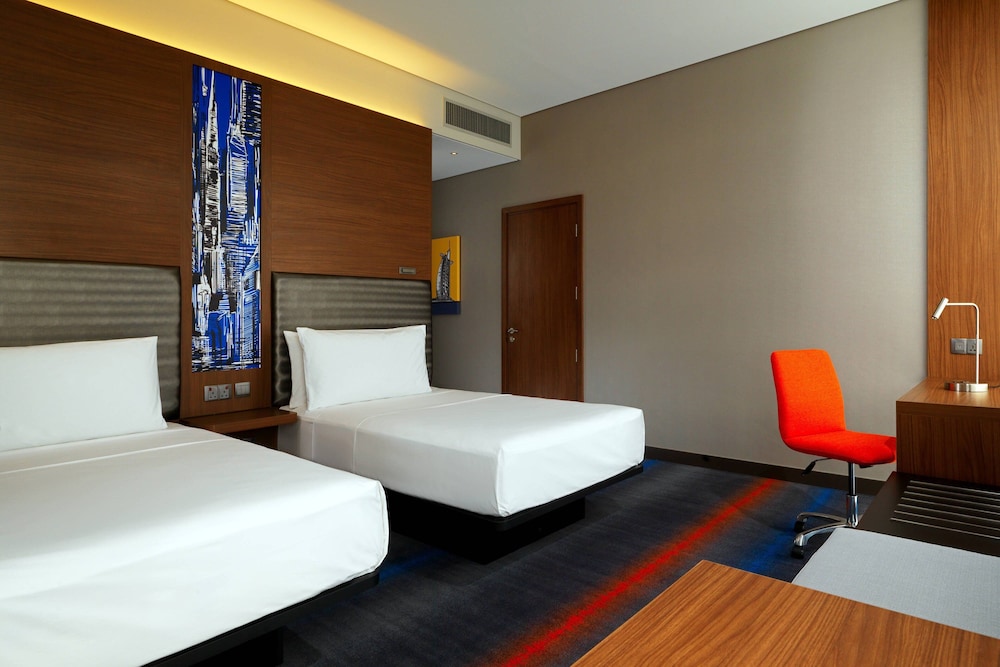 Room, 2 Twin Beds (Bus: Sobha Metro, JBR, Emirates Mall) photo 1