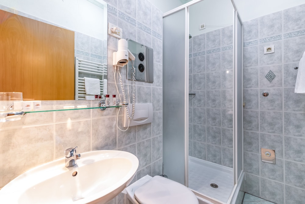 Habitación Doble Básica o Habitación Doble con Camas Individuales