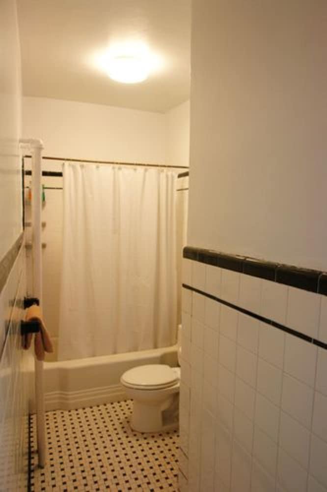 Classic Suite, 1 Queen Bed photo 2
