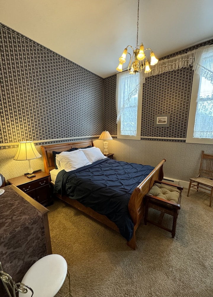 Room (No Pets) photo 1