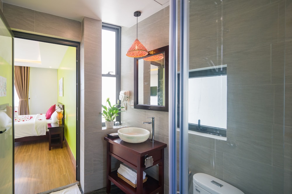 Grand Deluxe Double With Balcony - Photo 16