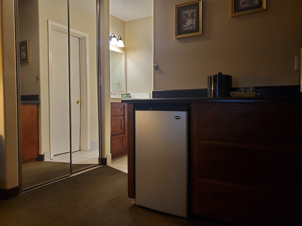 Redwood Hyperion Suites