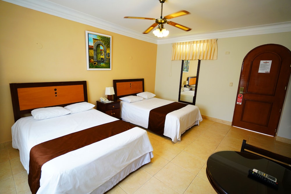 Twin Room, 2 Double Beds photo 2