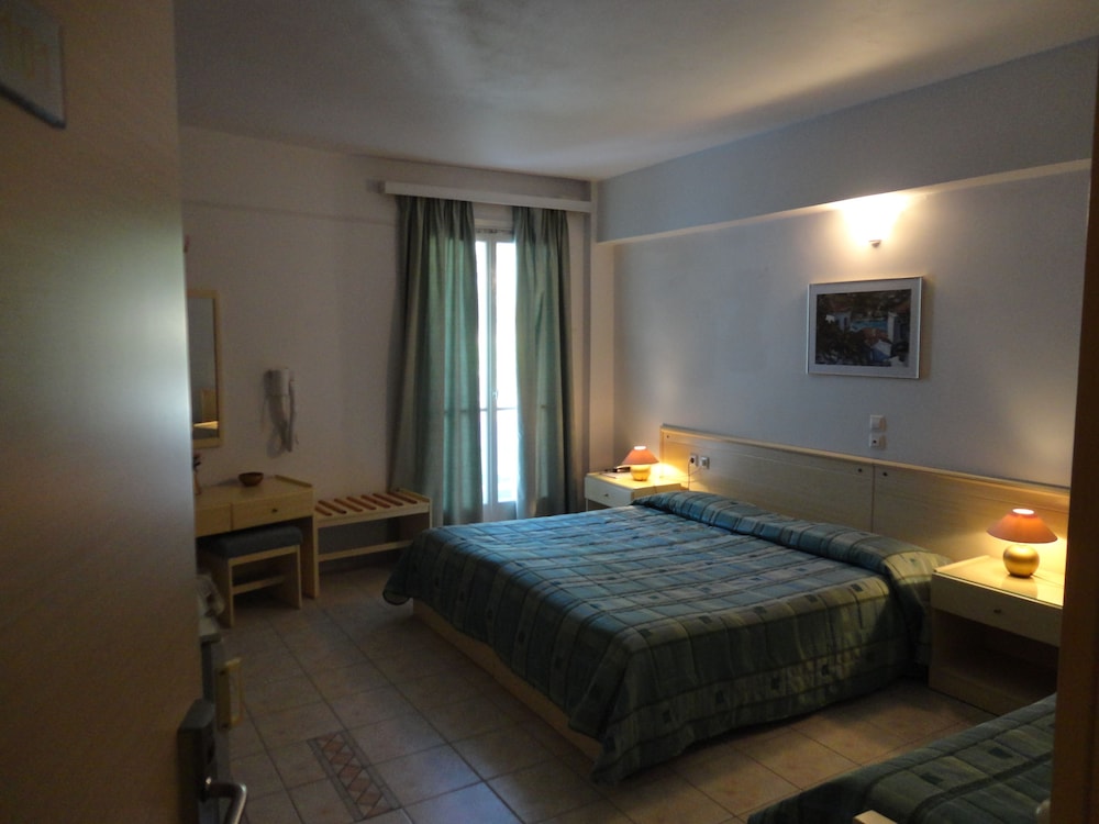 Triple Room, 1 Bedroom, Mountain View - Photo 1