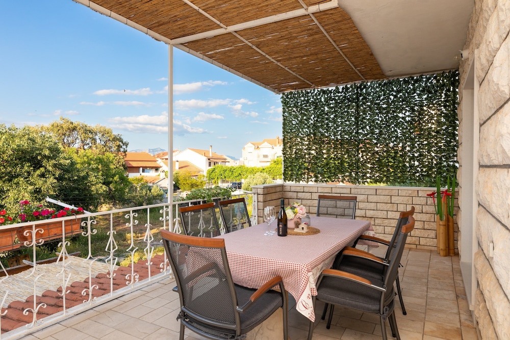 Apartment (Four Bedroom Apartment -Terrace and S)