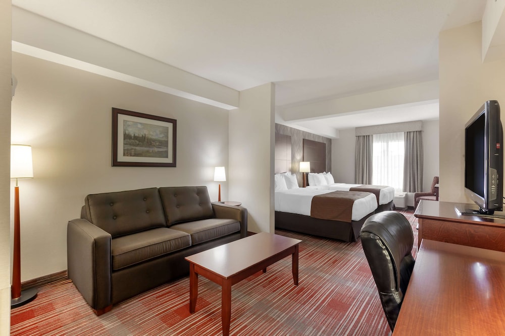 Suite, 2 Queen Beds, Non Smoking, Refrigerator & Microwave (Third bed is a Sofabed) - Photo 1