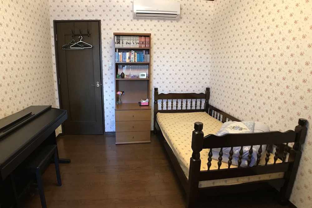 Elite Single Room, Shared Bathroom photo 3