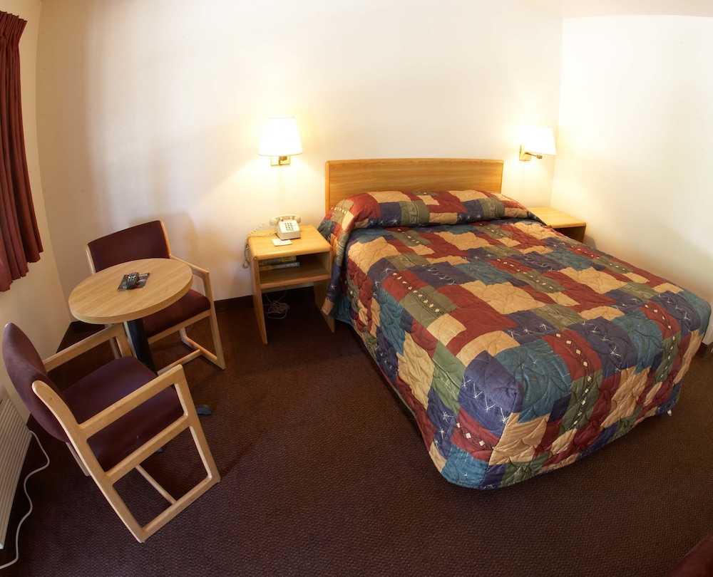 Standard Room, 1 Queen Bed photo 1