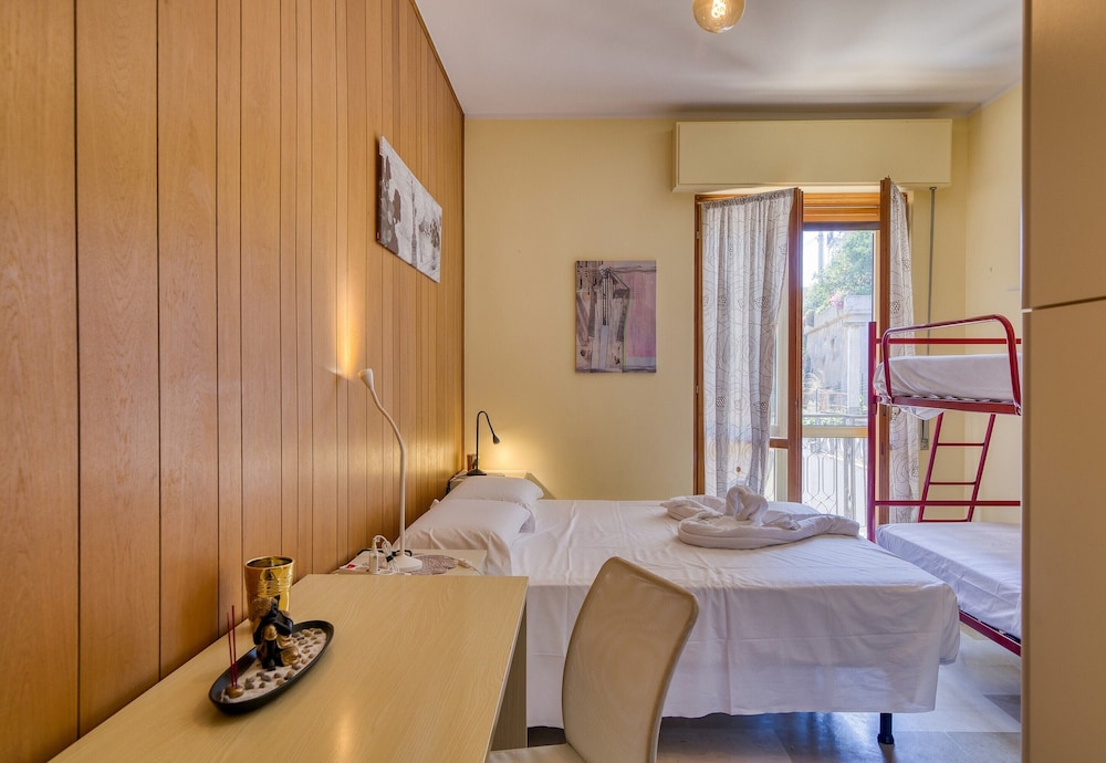 Family Apartment, Multiple Beds (Casa Sant'Antonio 200 Mt From Sea)