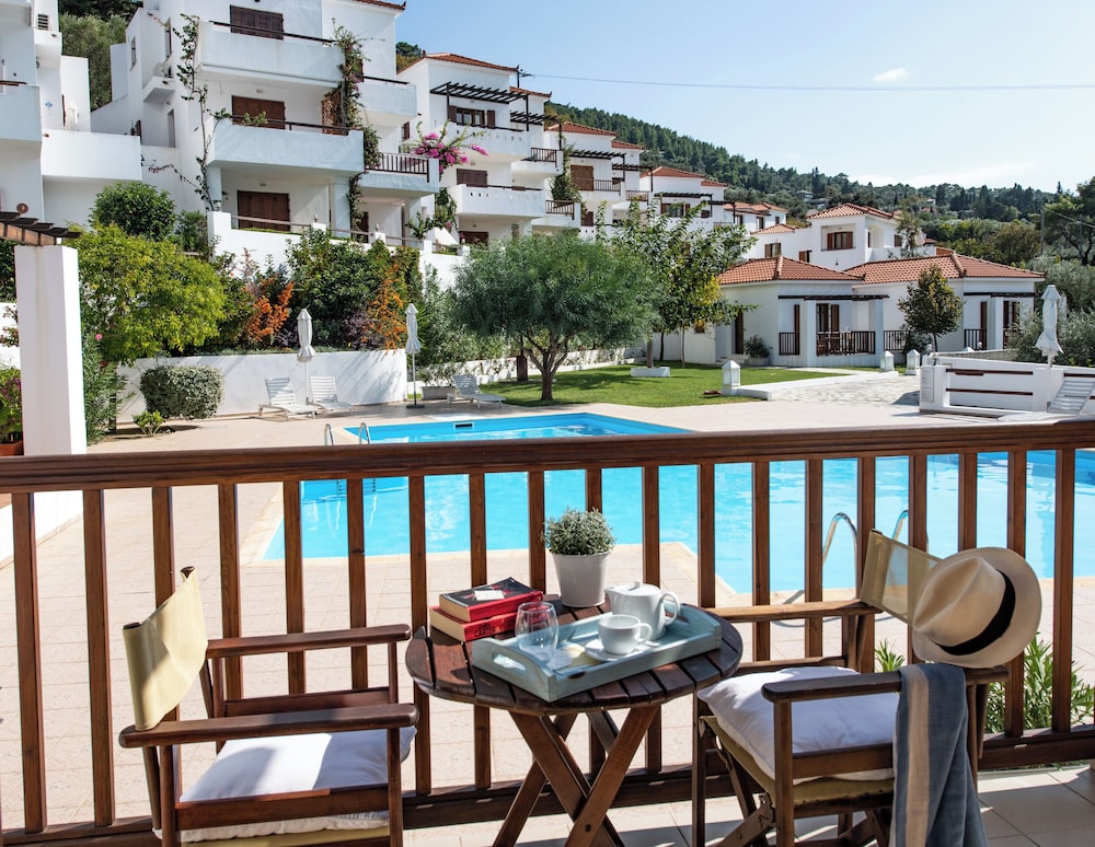Double Room with Pool View