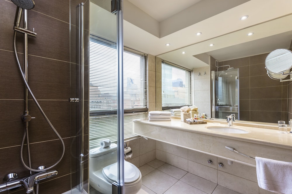 Executive Suite, 2 Double Beds - Photo 11