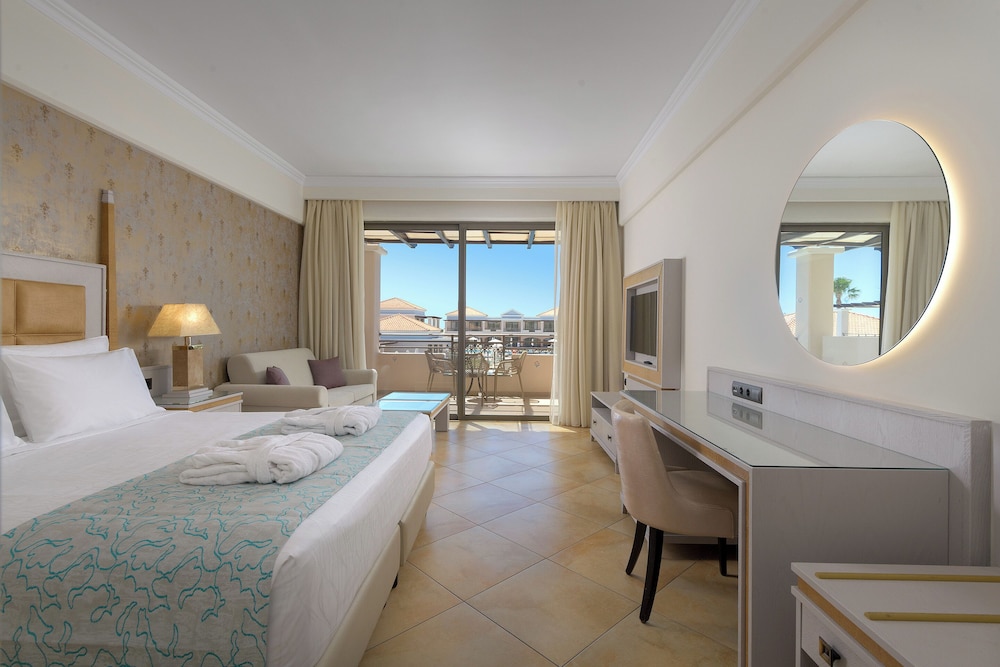 Family Suite Side Sea View photo 3