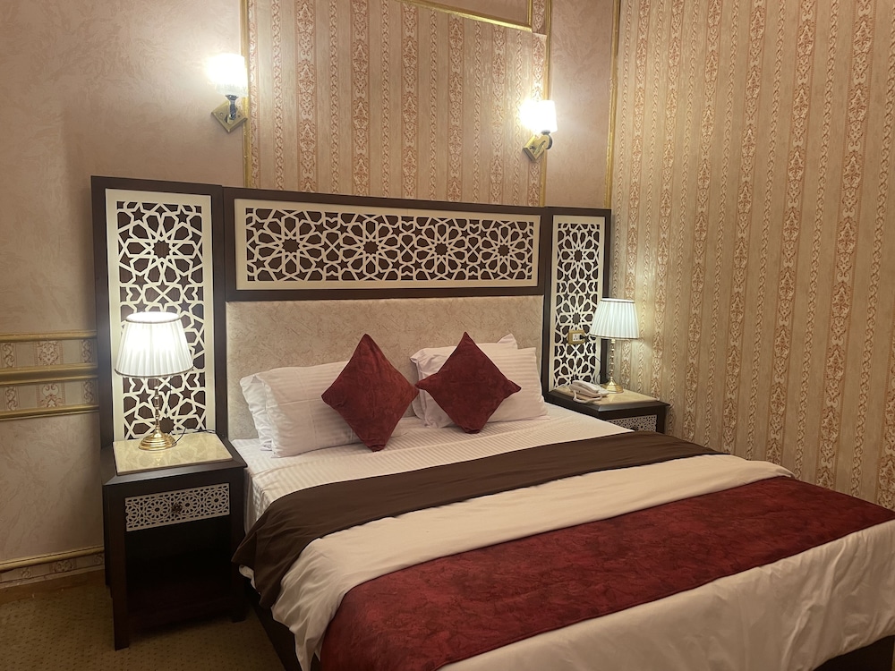 Deluxe Single Room, City View thumbnail 5