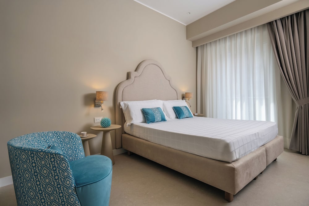 Deluxe Double Room - Photo 8