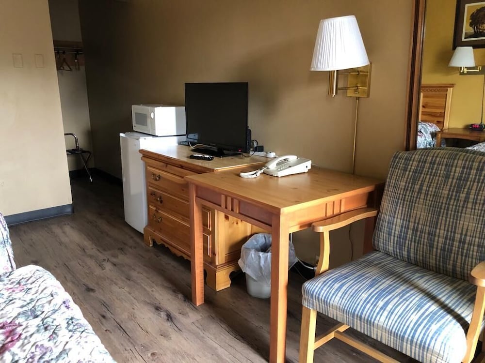 Room, 2 Queen Beds - Photo 4