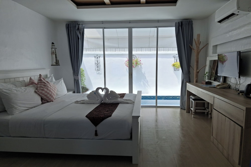 Deva Casa by the Pool - Photo 19