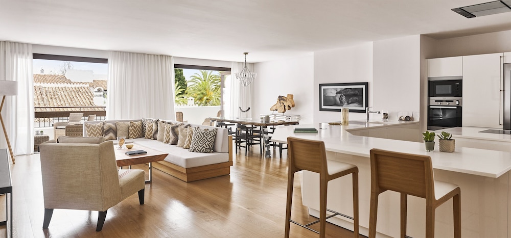 Suite, 4 Bedrooms