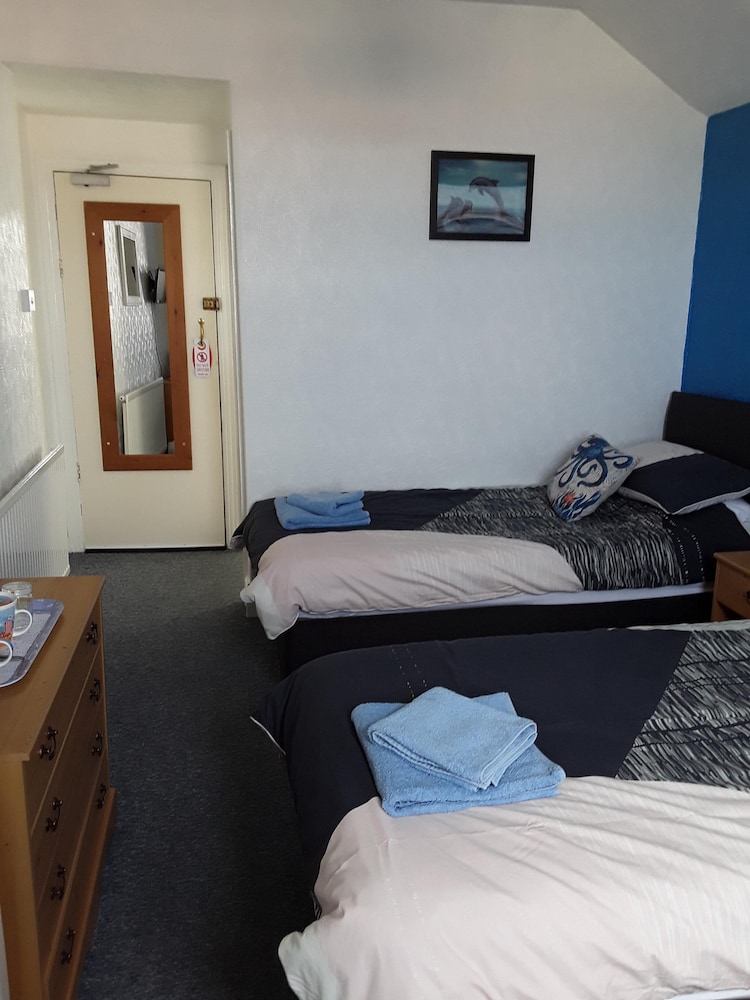 Twin Room, Ensuite photo 3