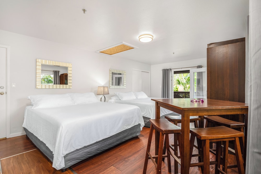 Studio Suite, 2 King Beds, Bay View
