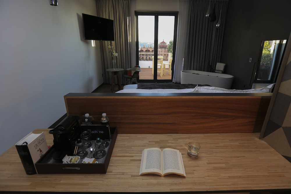 Suite - Photo 9
