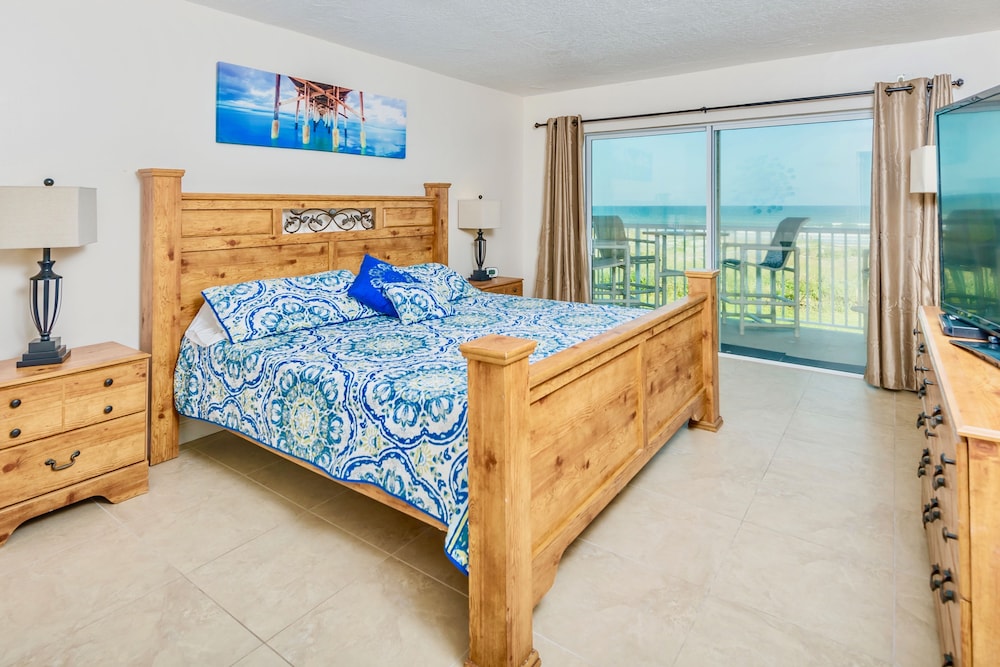 Condo, 3 Bedrooms, Oceanfront photo 1