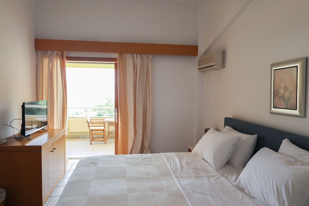 Standard Double or Twin Room, Sea View photo 2