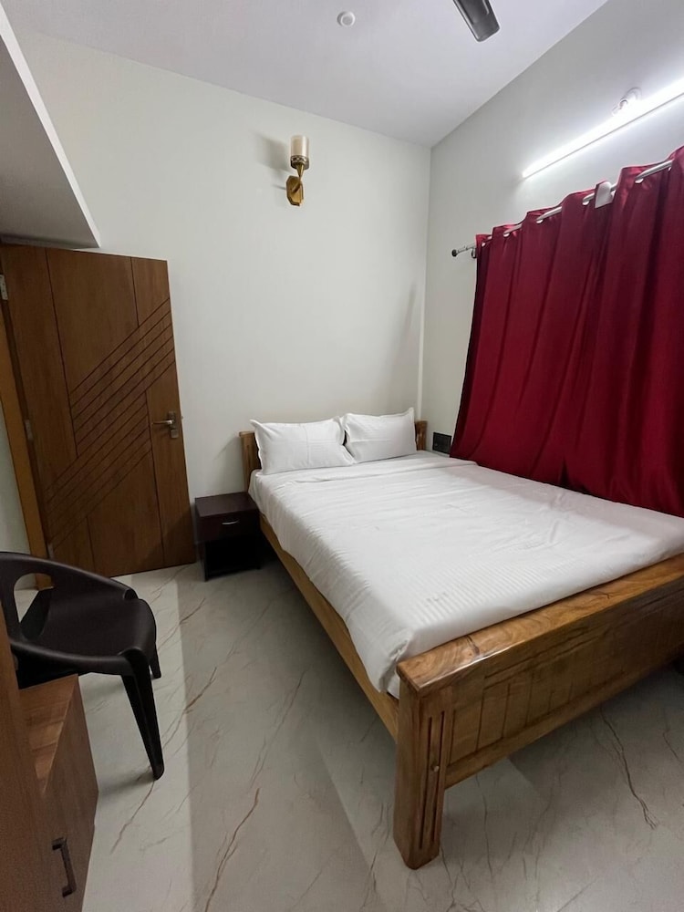 Deluxe Double Room, Balcony, City View photo 2