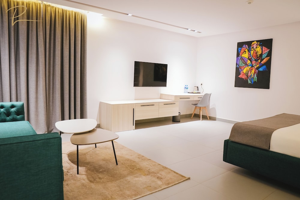 Luxury Suite - Photo 11