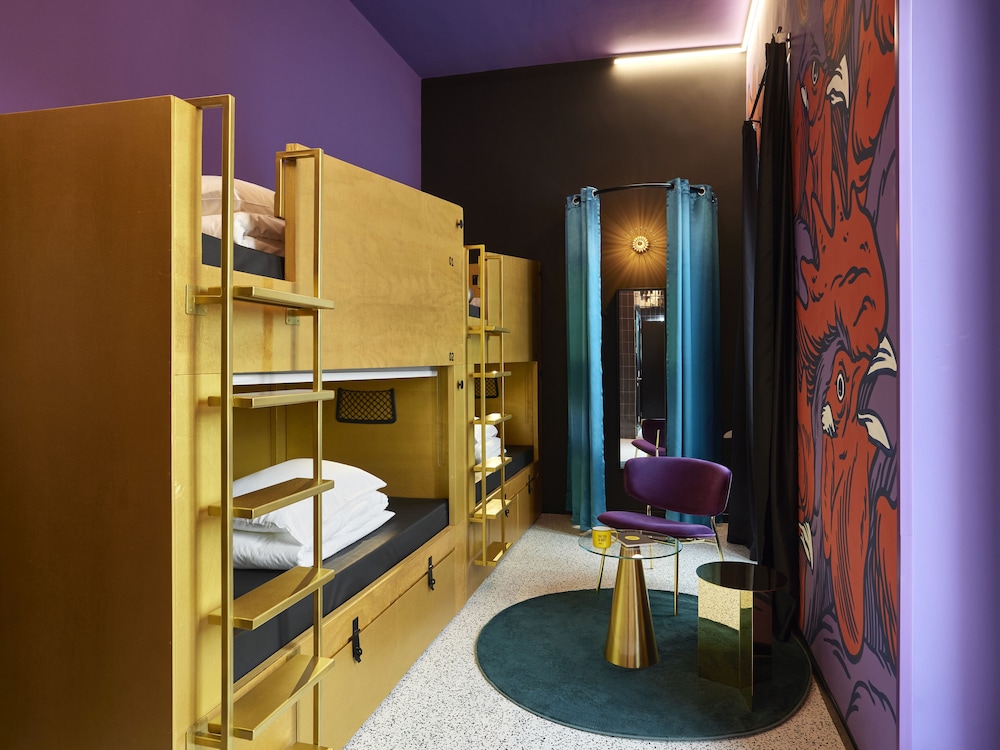 Private 4 Beds Dorm with Terrace