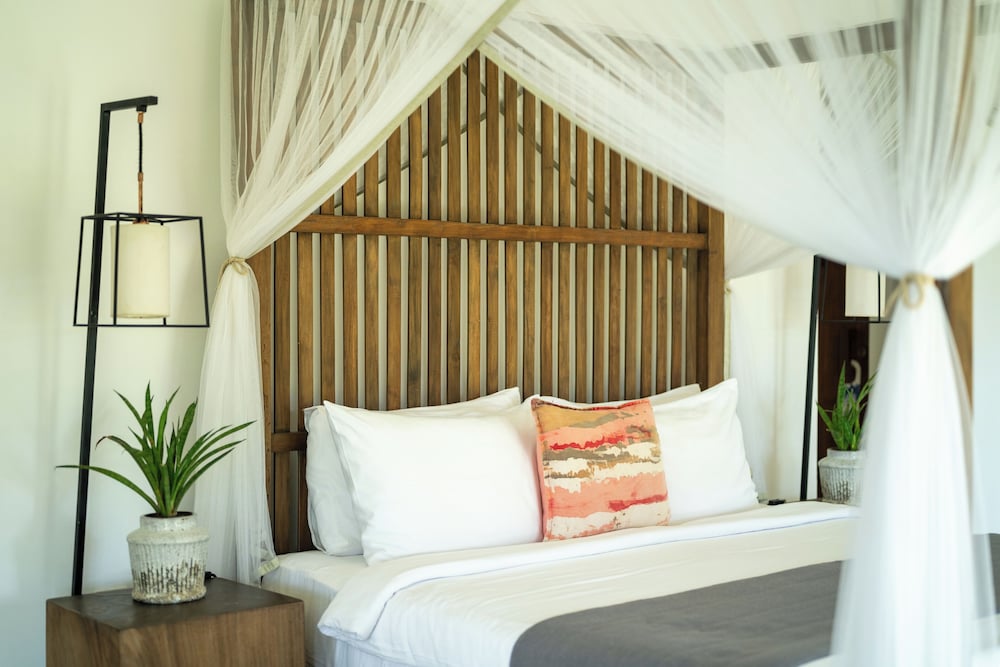 Signature Suite, 1 King Bed, Private Bathroom, Ocean View photo 3