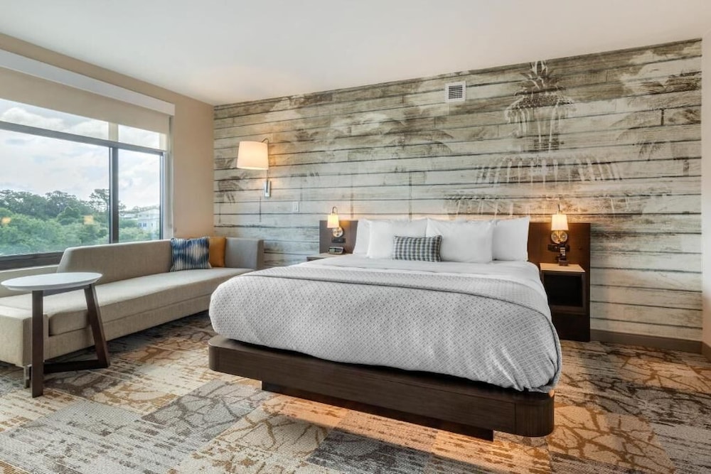 Suite, 1 King Bed, Accessible, Bathtub (Mobility)