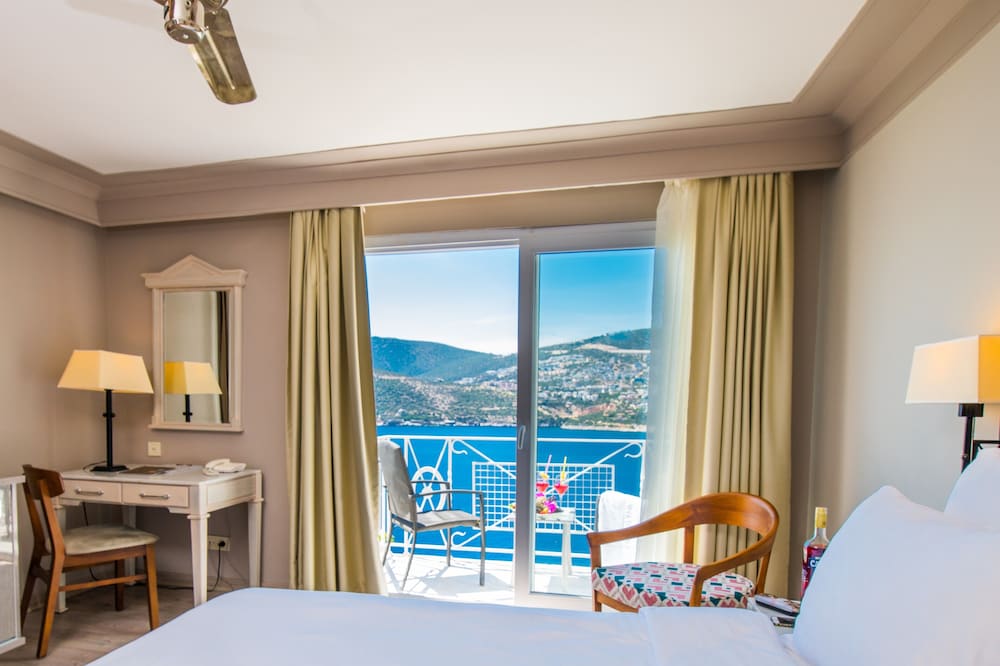 Junior Suite, Sea View, Corner - Photo 1