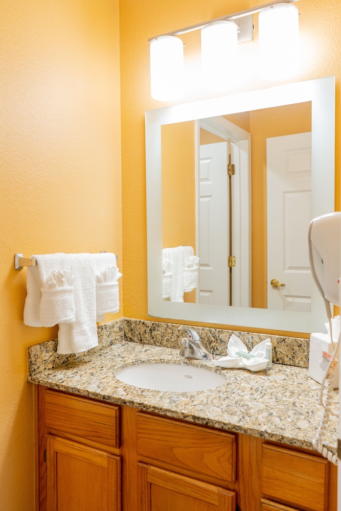 Suite, 2 Bedrooms - Photo 7