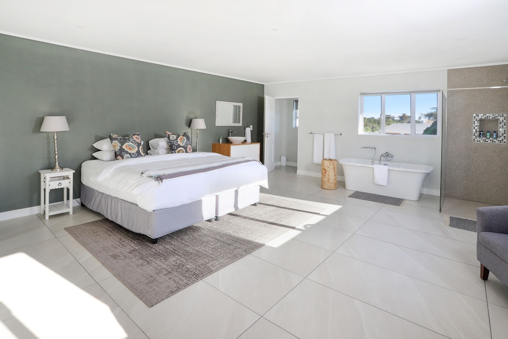 Luxury House, 5 Bedrooms, Non Smoking, Ocean View photo 3