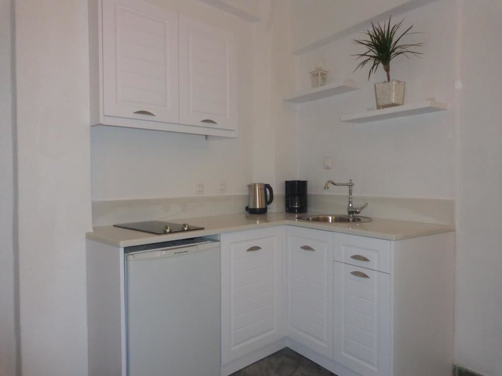 Suite, Jetted Tub - Photo 4