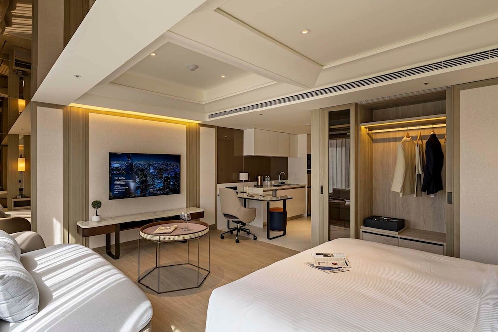 Deluxe Room, City View photo 3