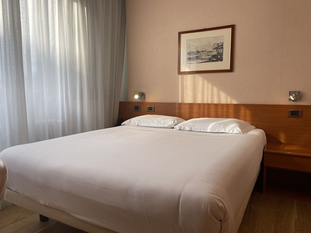 Standard Double Room - Photo 1
