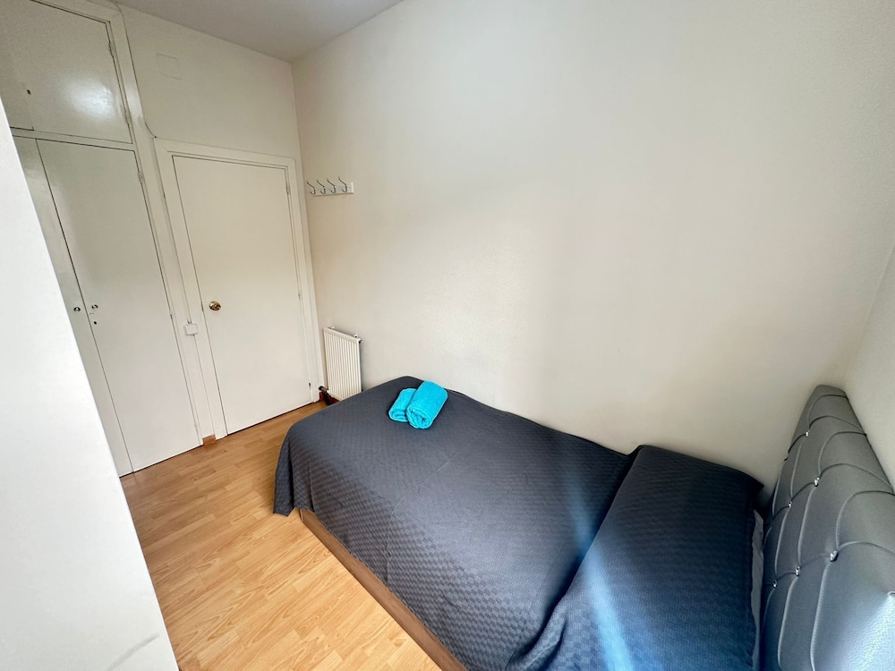 Single Room, Shared Bathroom photo 2