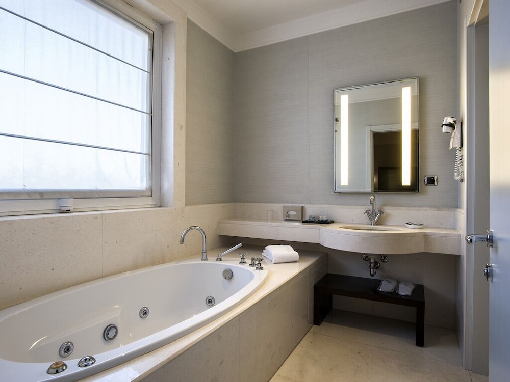 Executive Room - Photo 3
